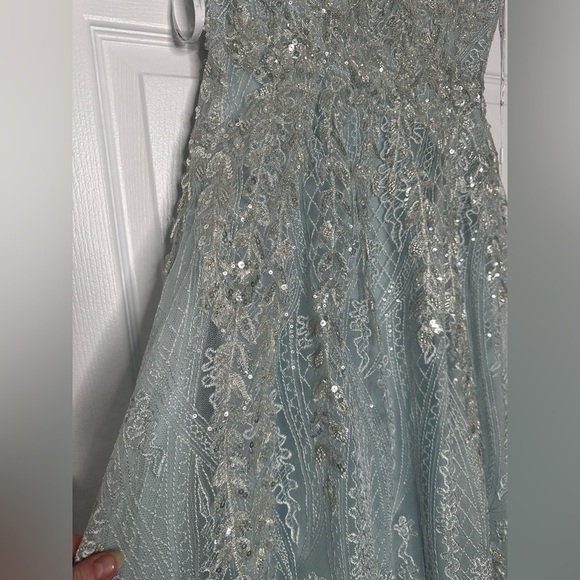 MAC DUGGAL embroidered floral sleeveless A-line gown NWT - Picture 8 of 13